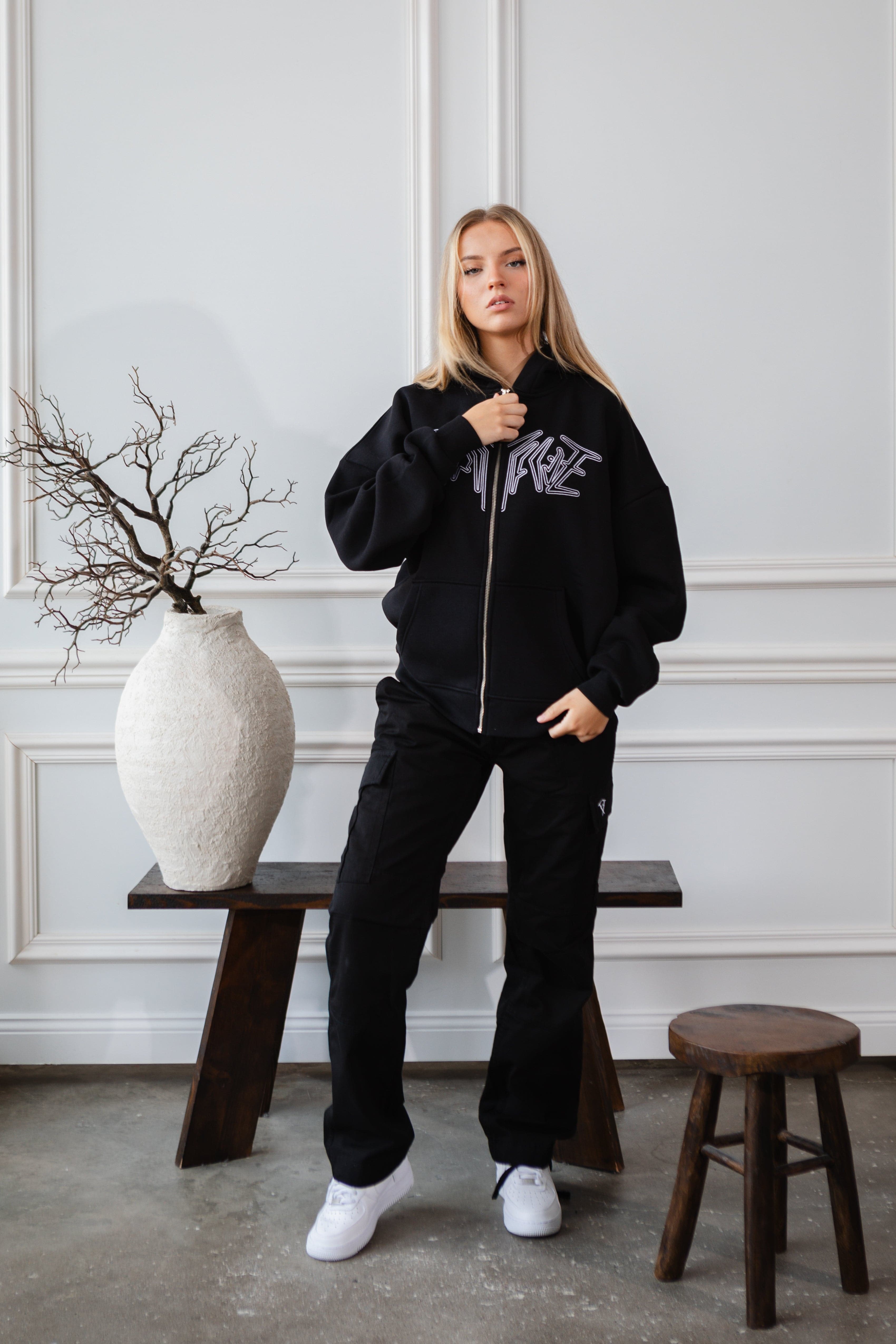 ZIP HOODIE BLACK