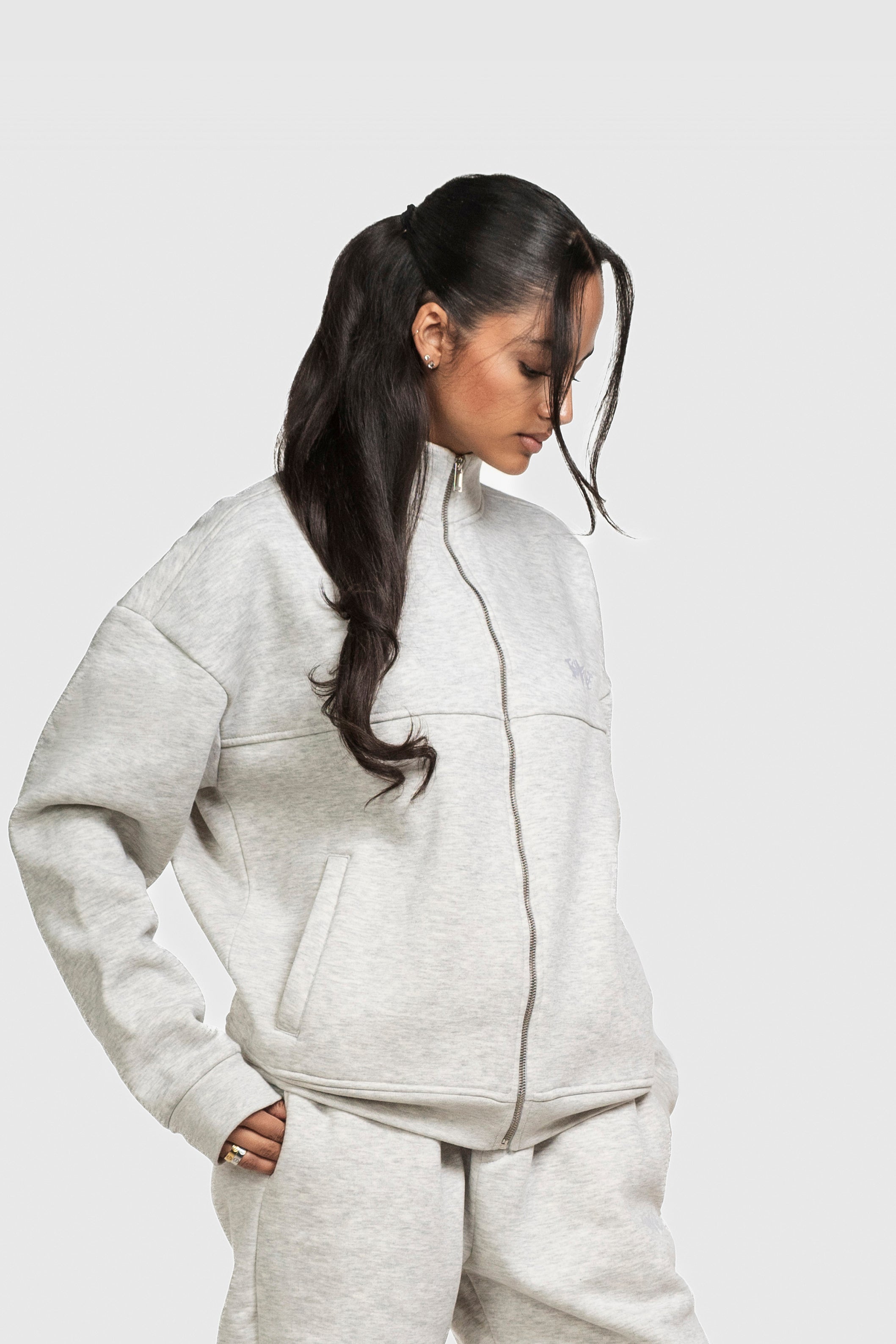 BASIC HIGH NECK ZIP LIGHT GREY