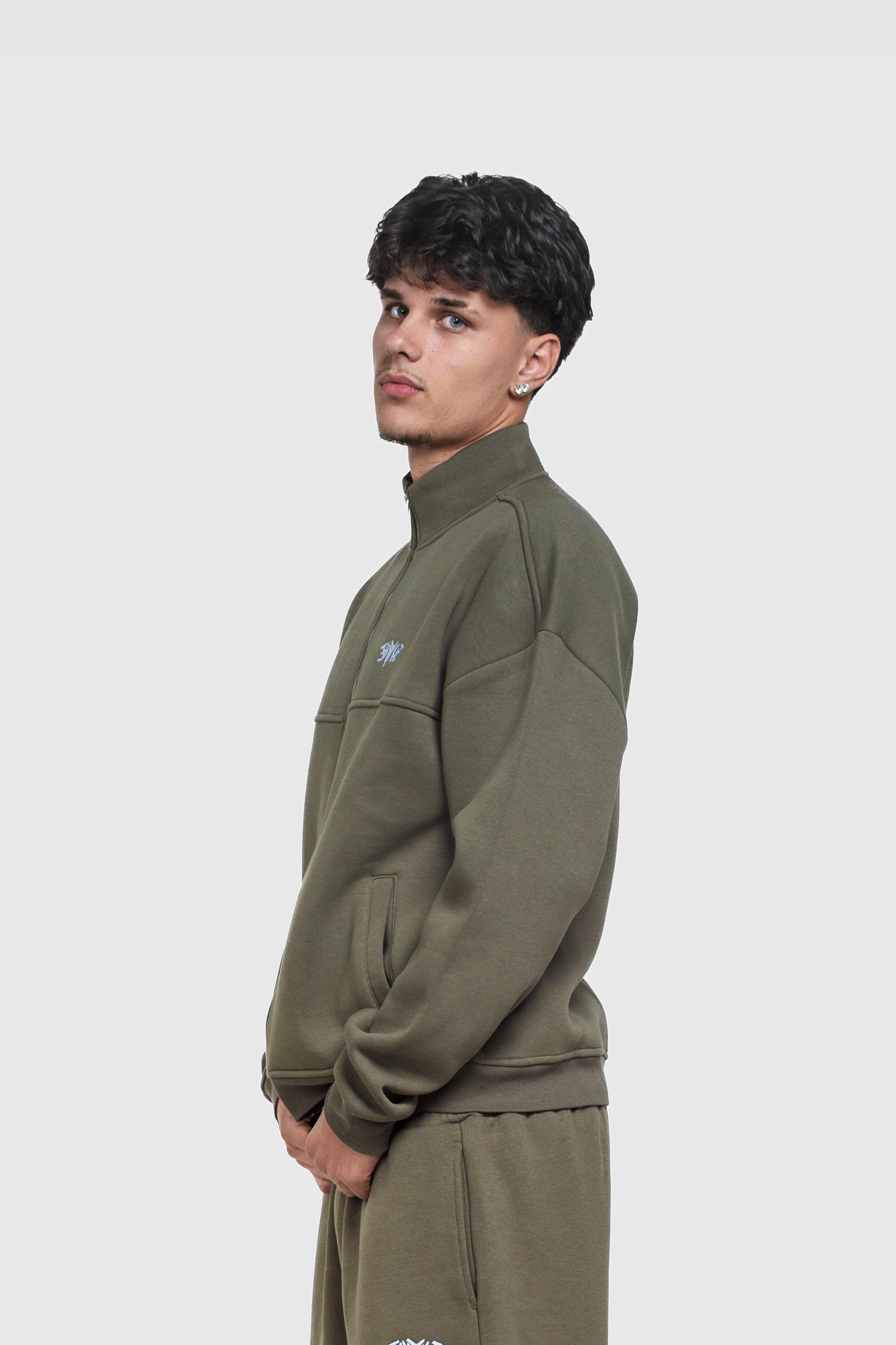 BASIC HIGH NECK ZIP OLIVE