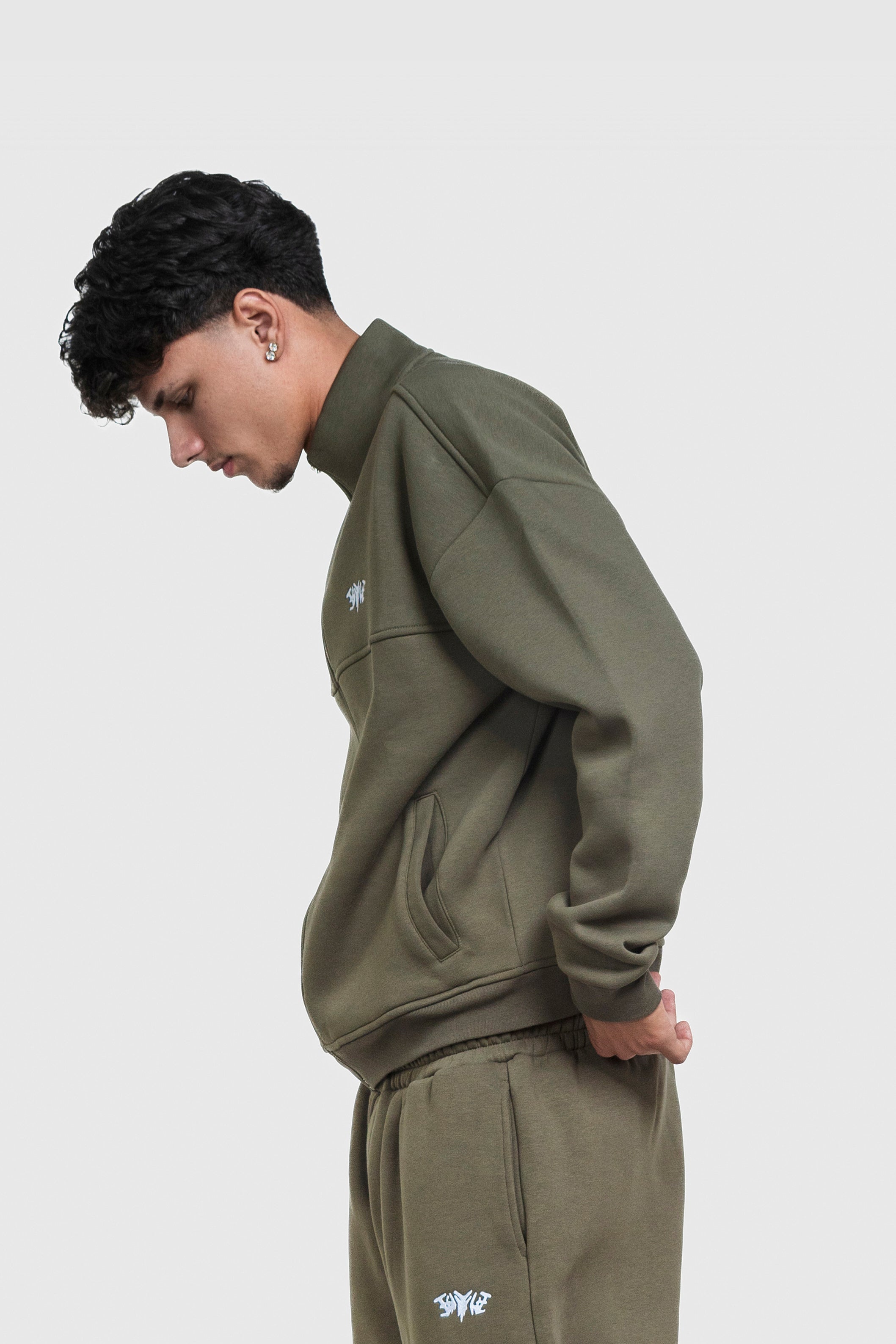 BASIC HIGH NECK ZIP OLIVE