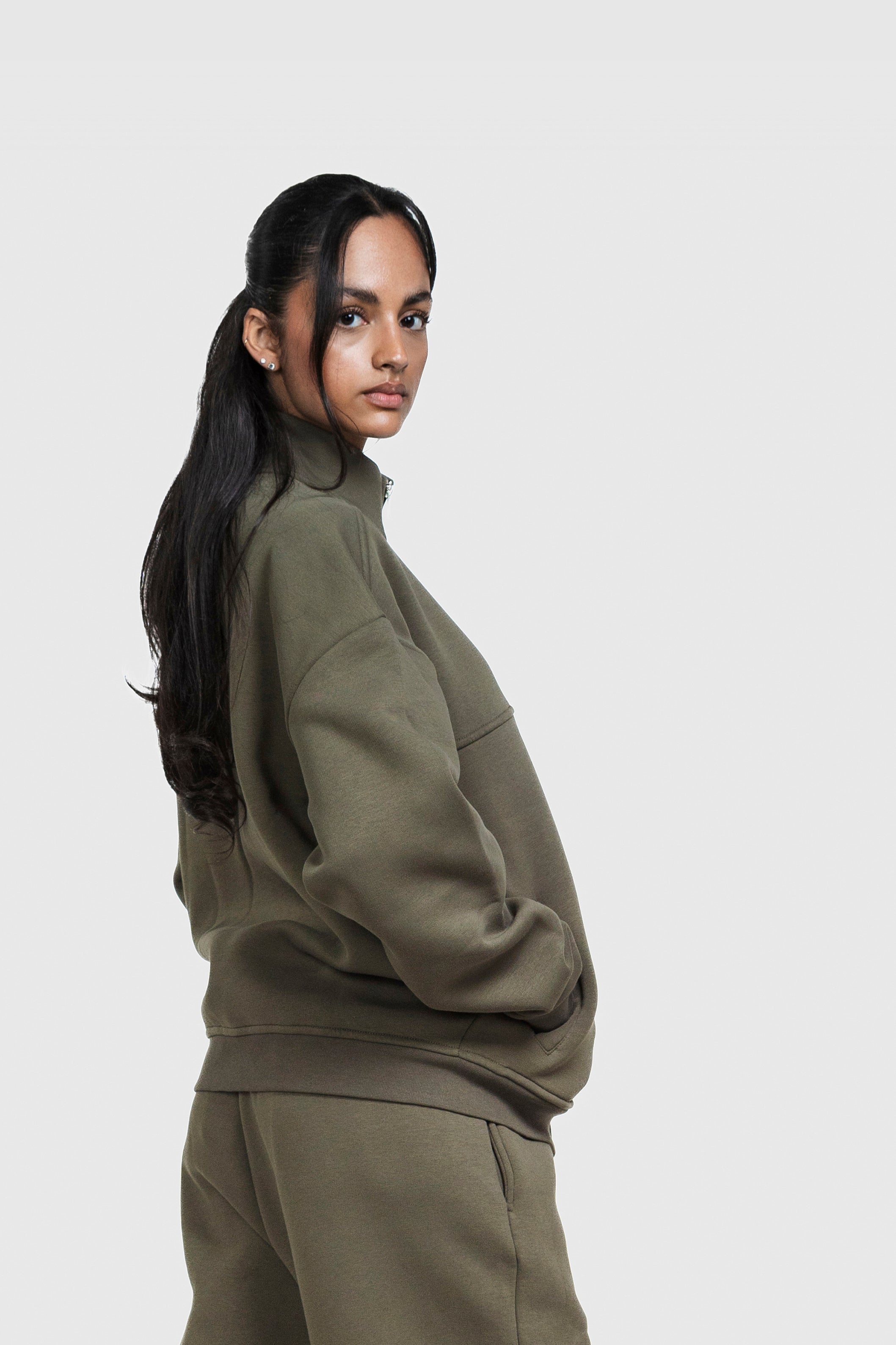 BASIC HIGH NECK ZIP OLIVE