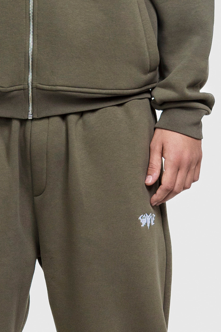 BASIC CUFFED JOGGER OLIVE