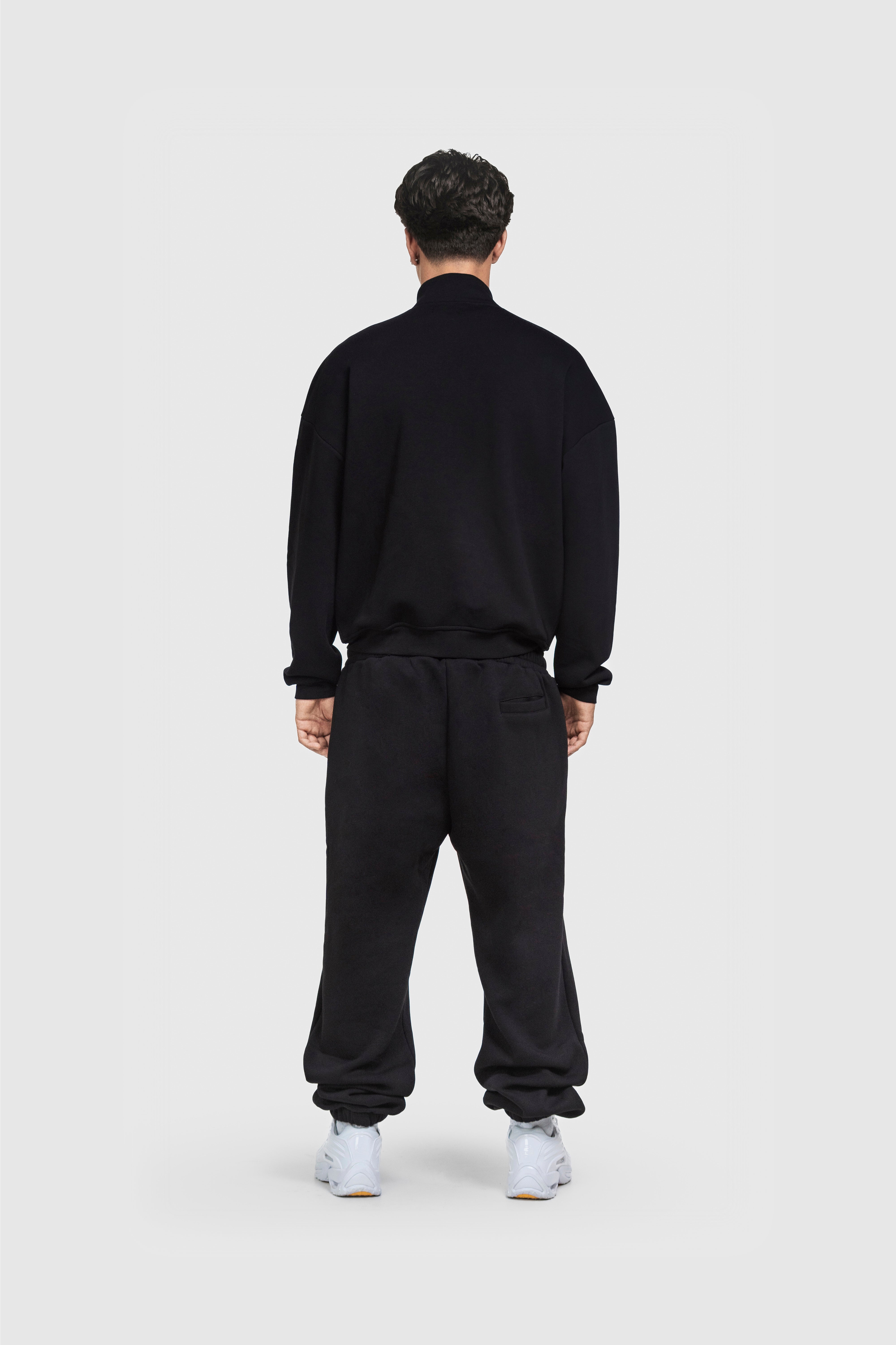 BASIC HIGH NECK ZIP BLACK