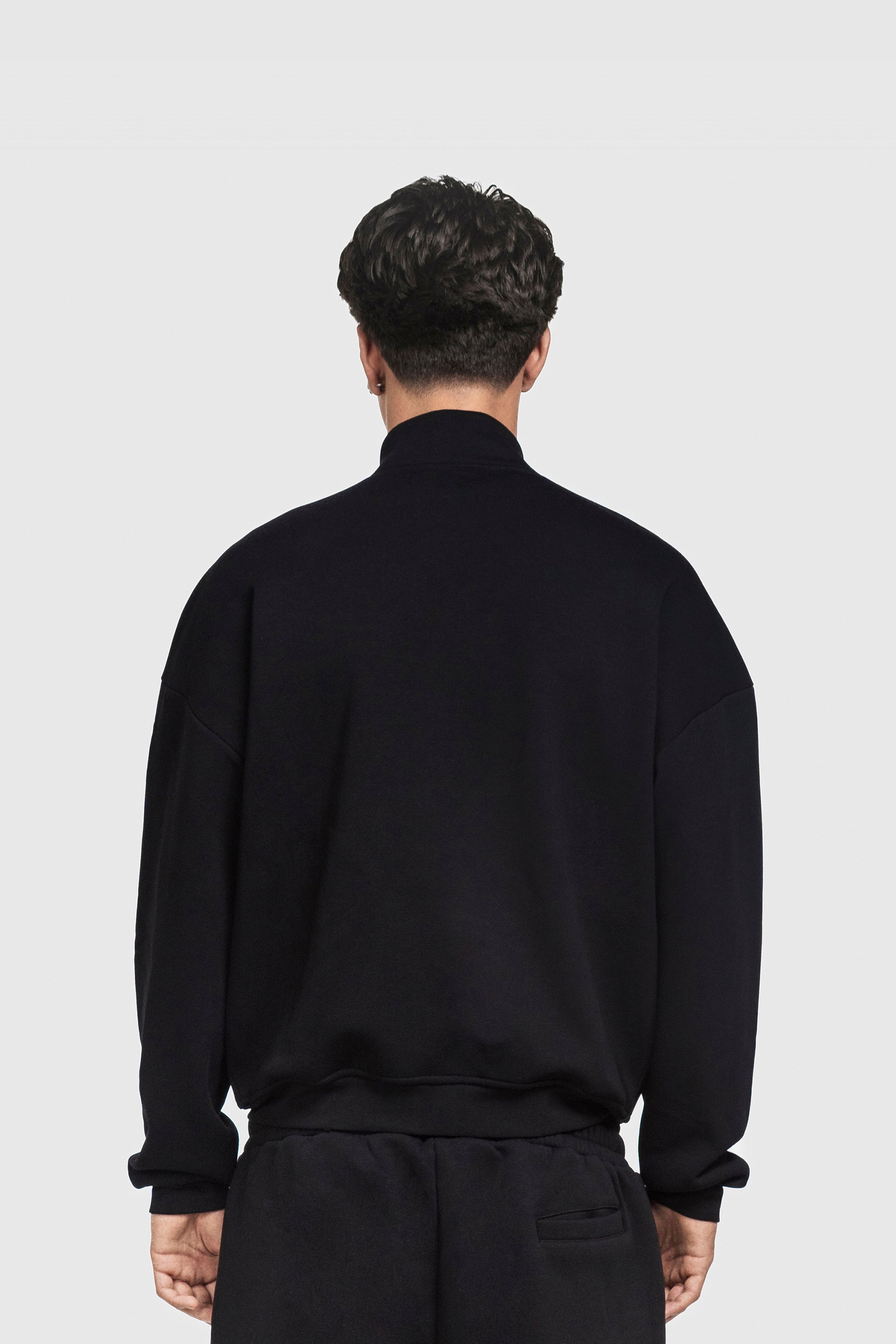BASIC HIGH NECK ZIP BLACK