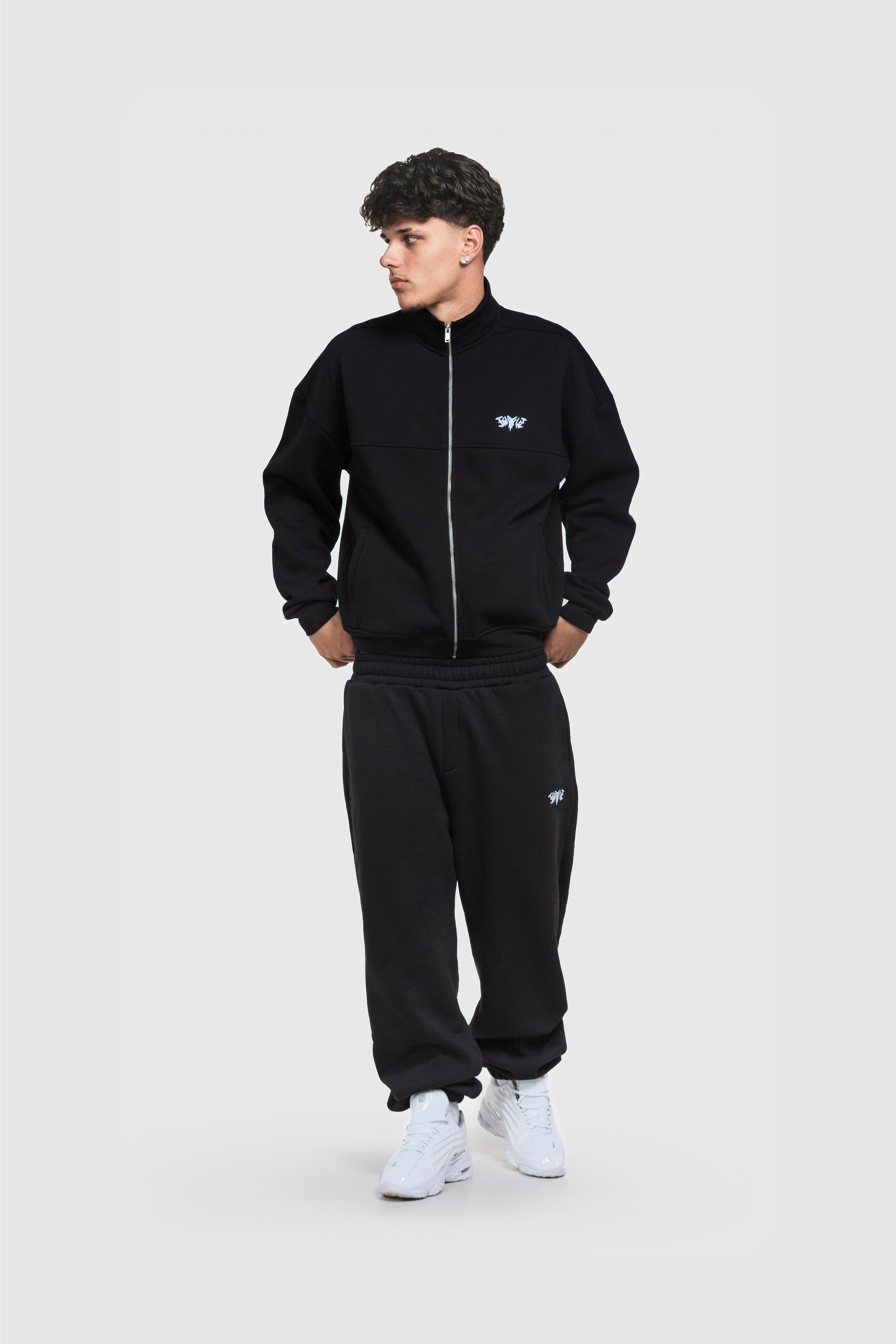 BASIC HIGH NECK ZIP BLACK