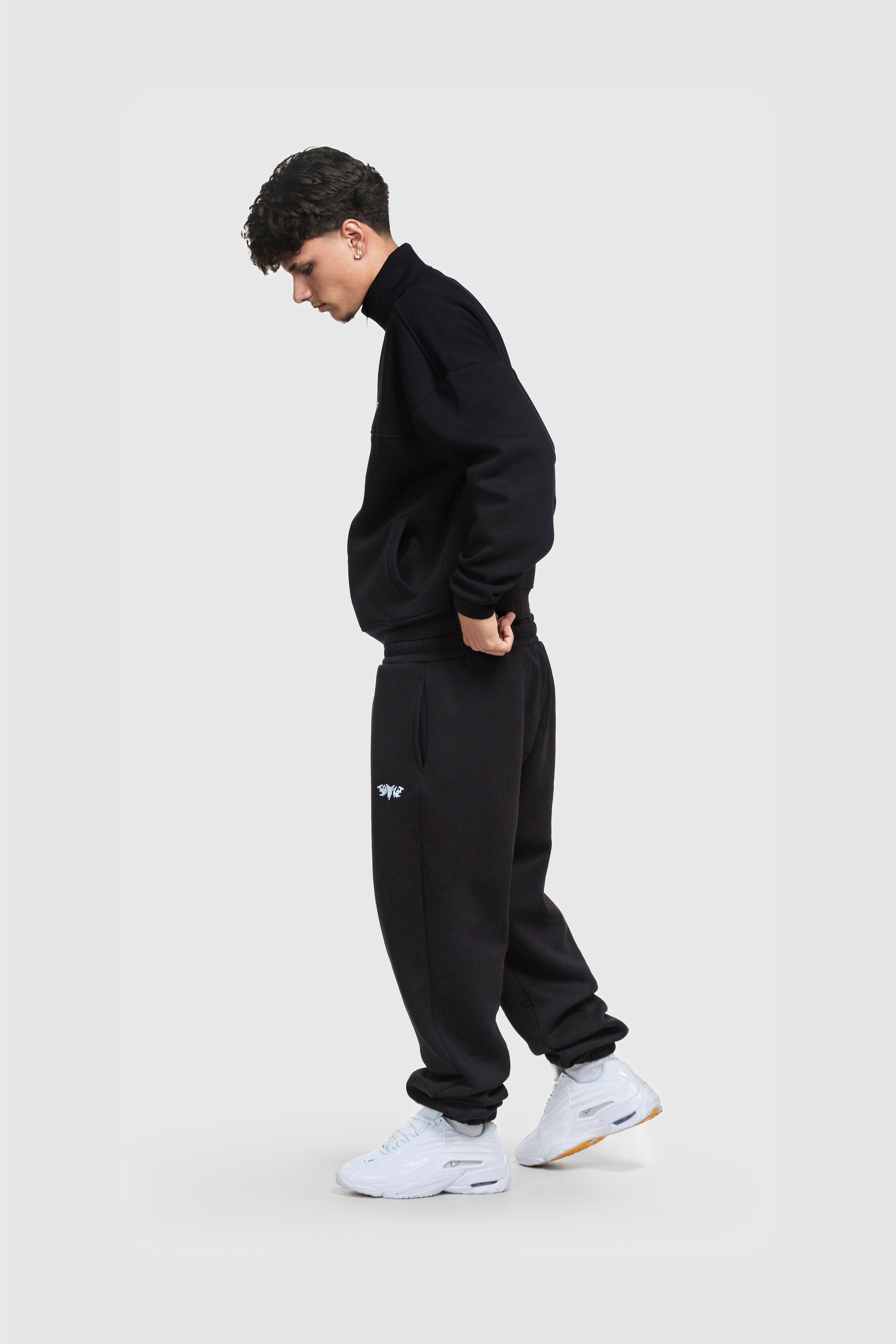 BASIC HIGH NECK ZIP BLACK