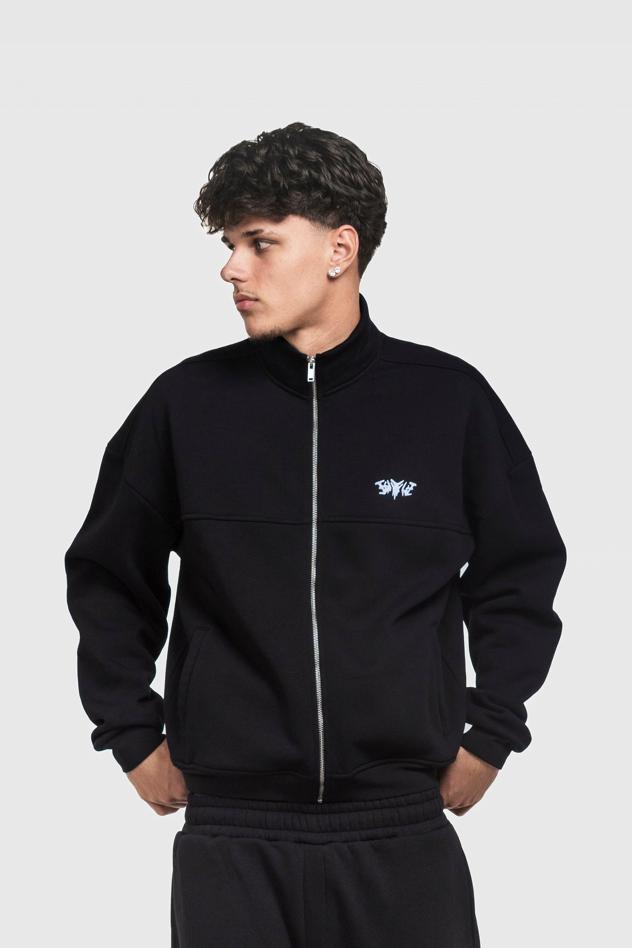 BASIC HIGH NECK ZIP BLACK
