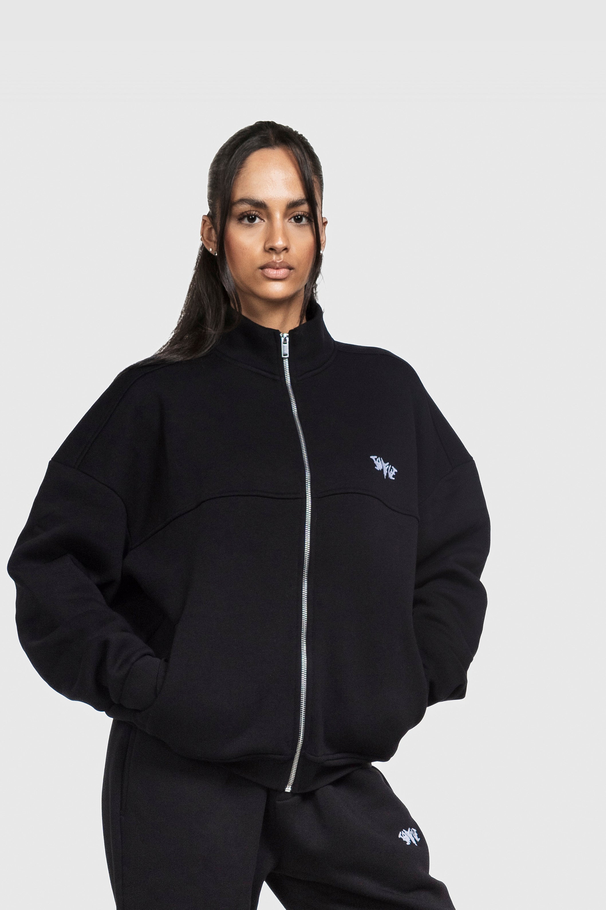 BASIC HIGH NECK ZIP BLACK