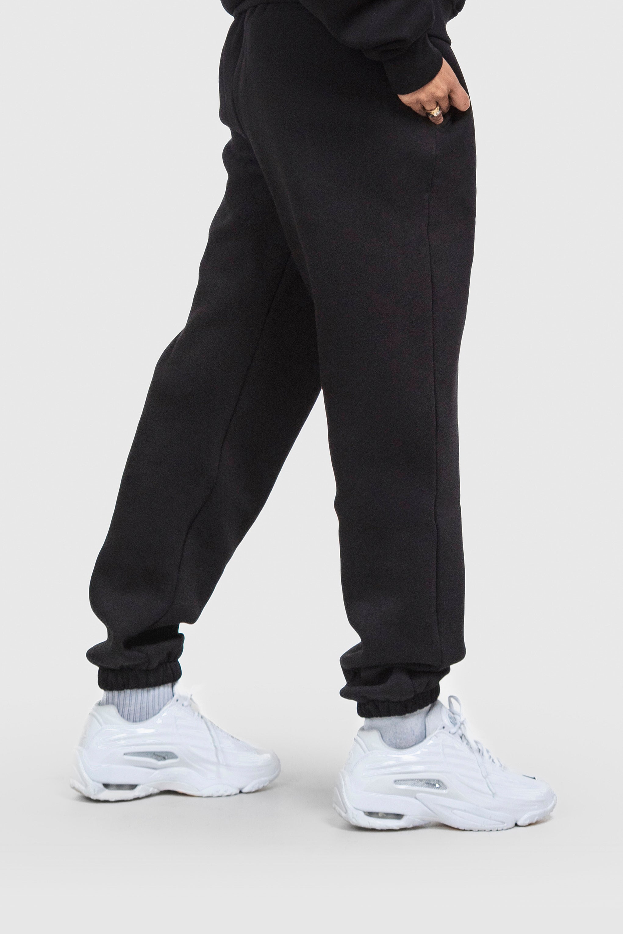 BASIC CUFFED JOGGER BLACK