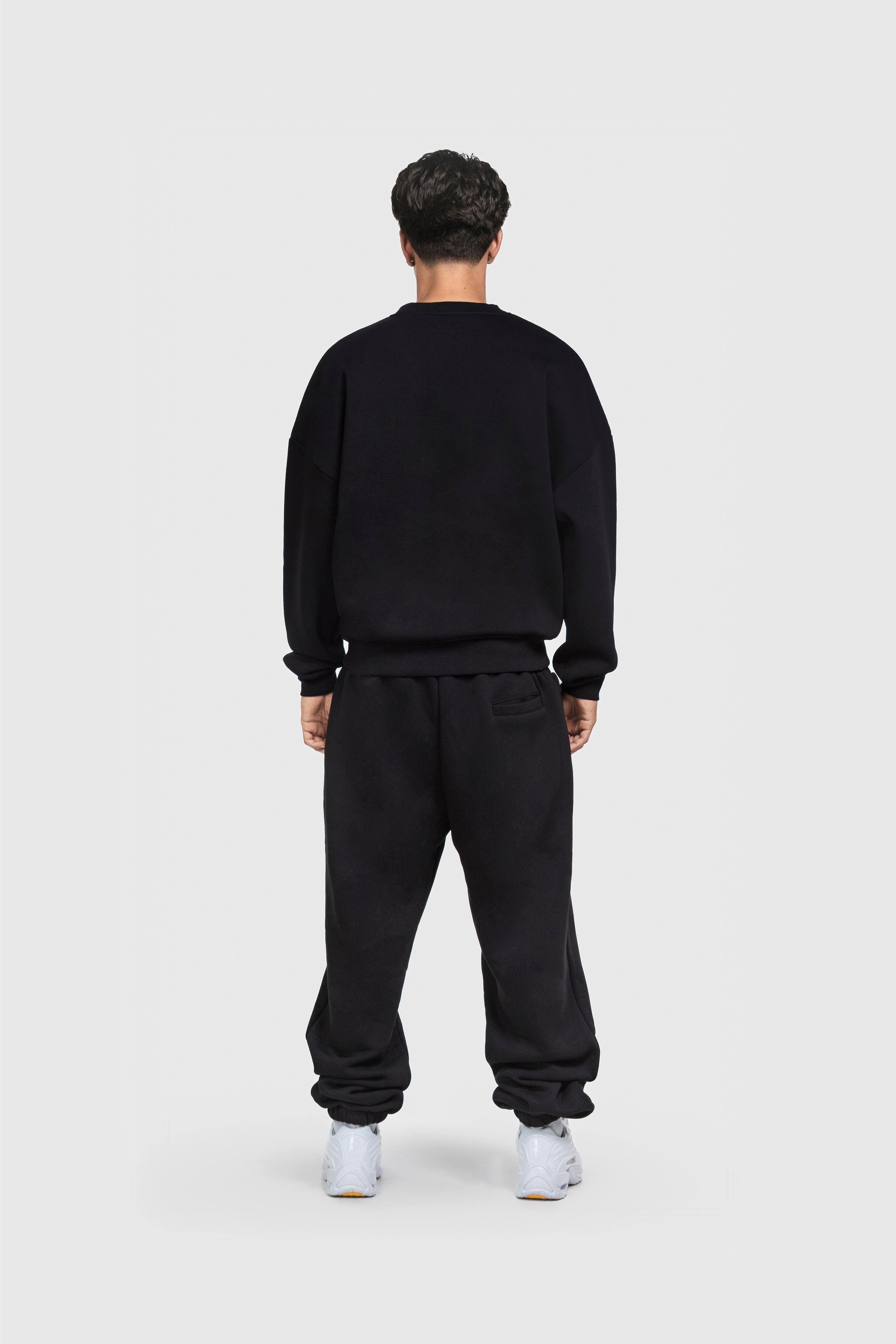 BASIC SWEATER BLACK