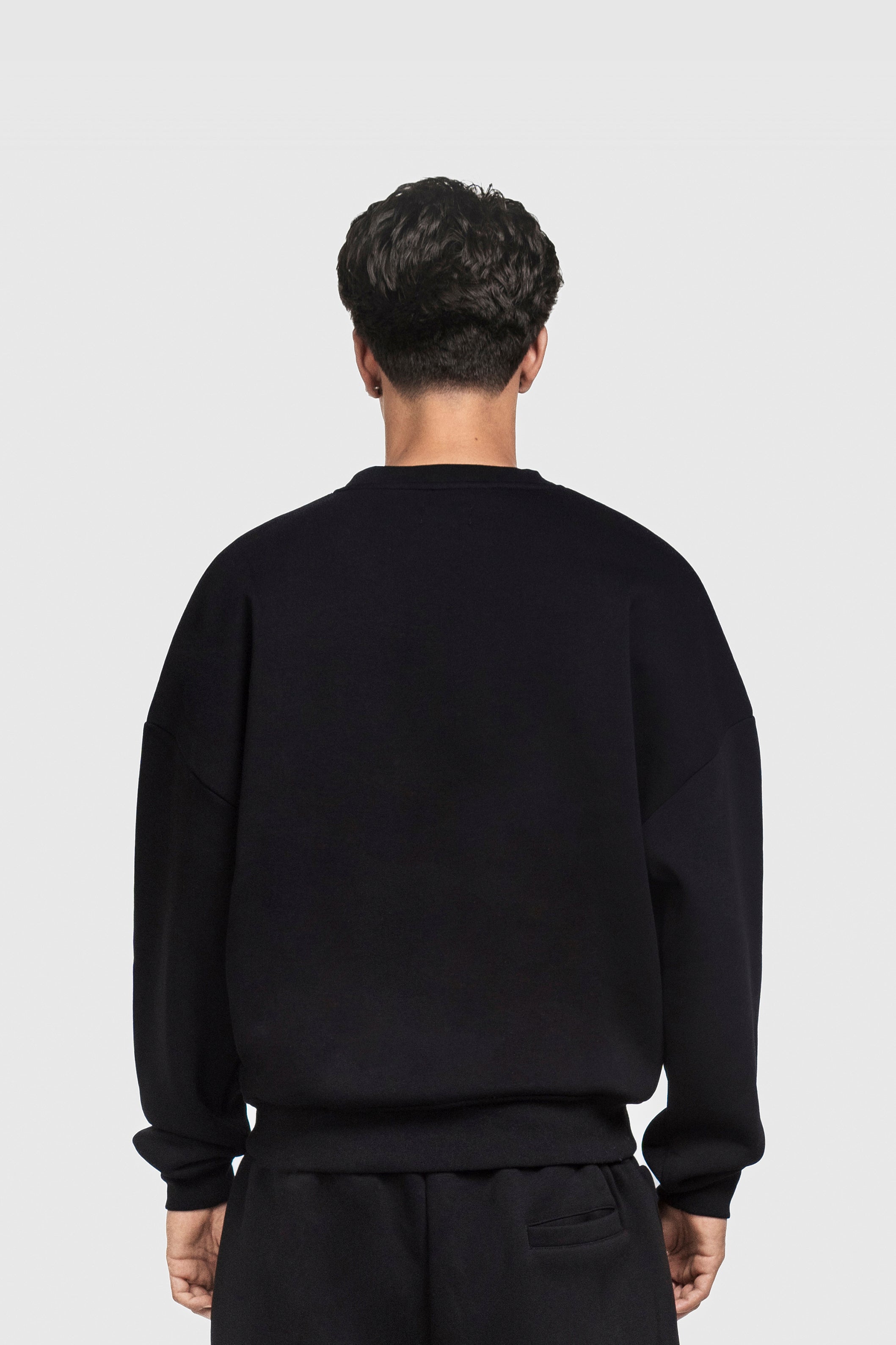 BASIC SWEATER BLACK