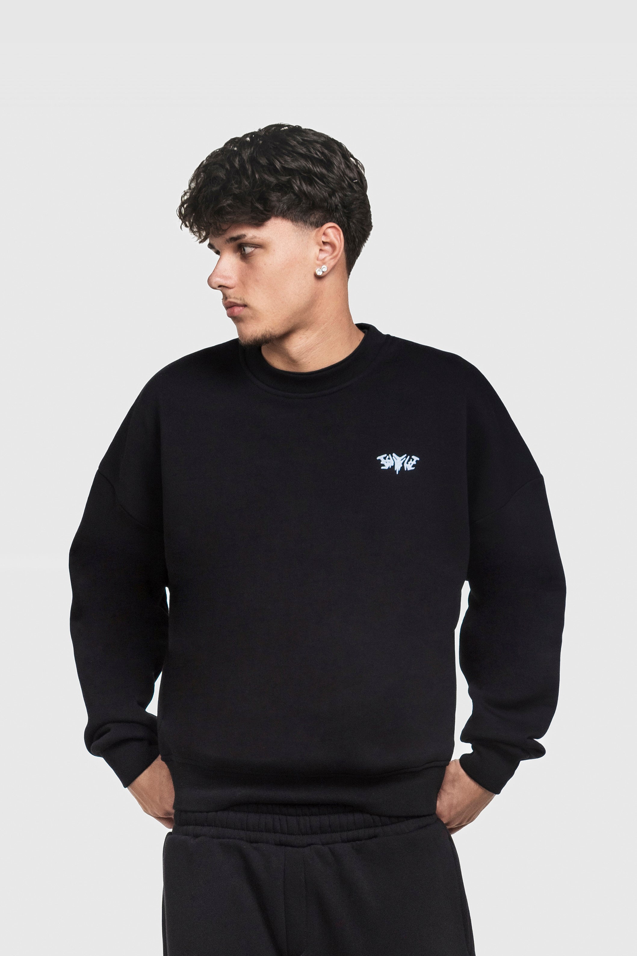 BASIC SWEATER BLACK