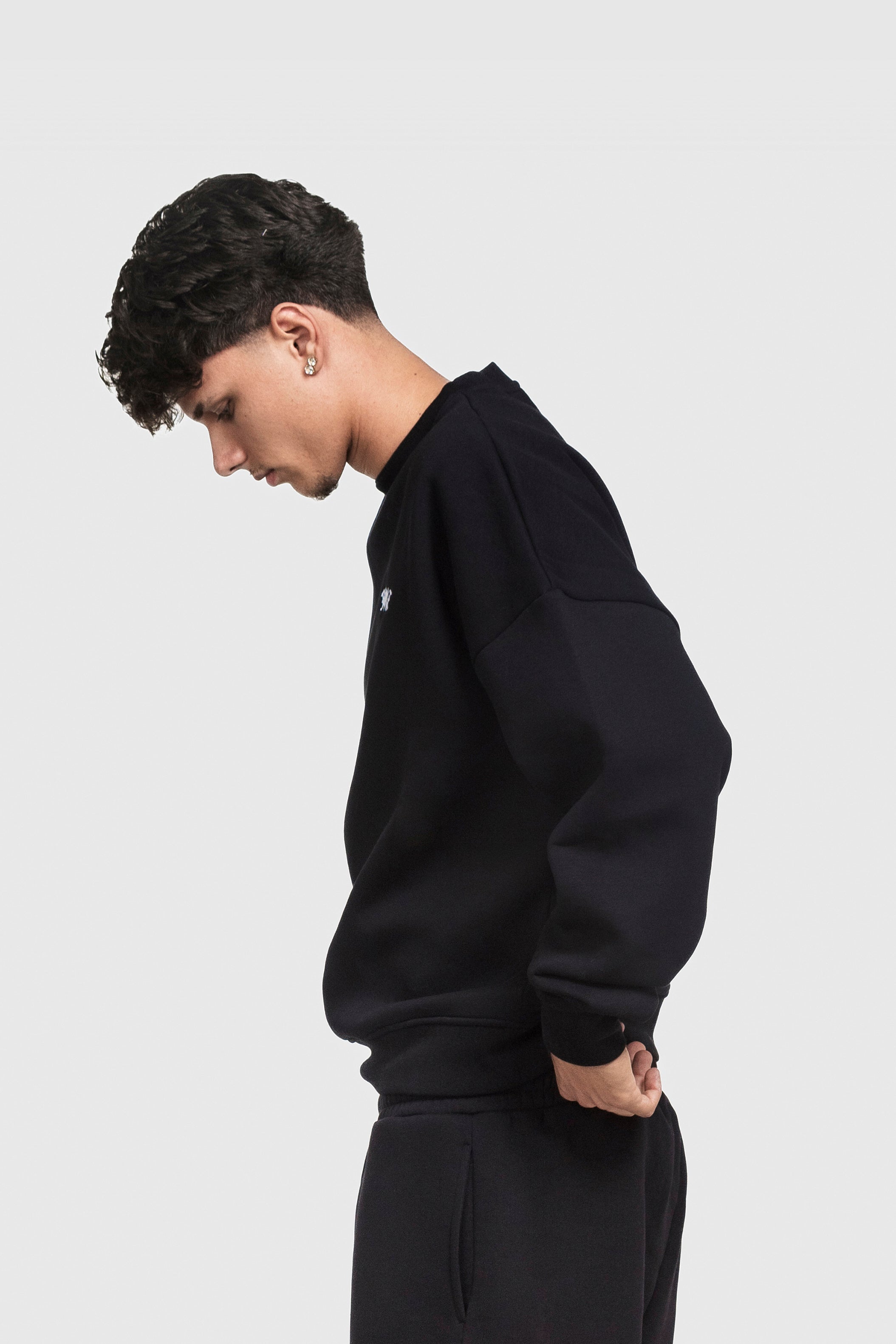 BASIC SWEATER BLACK