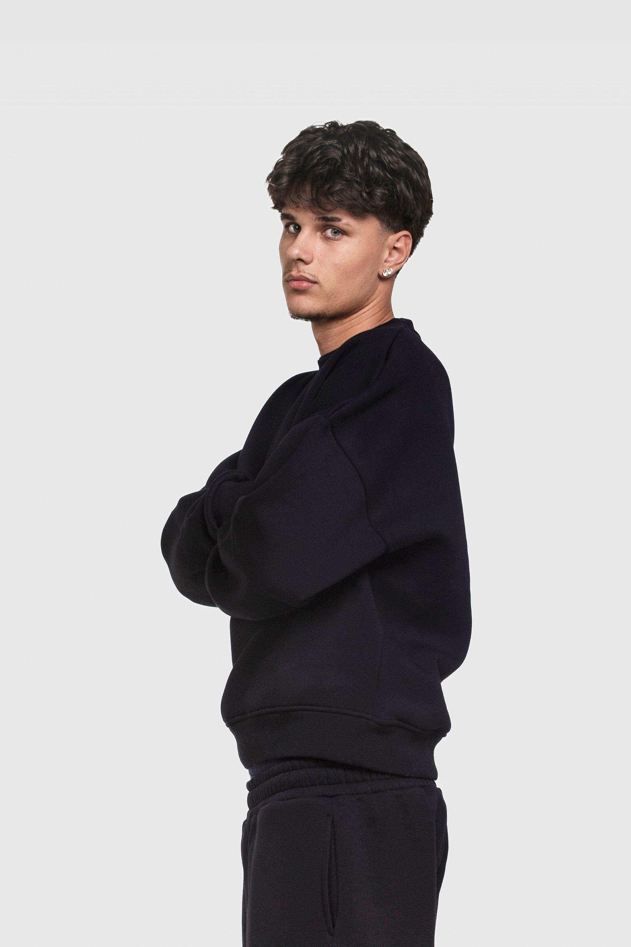 BASIC SWEATER BLACK