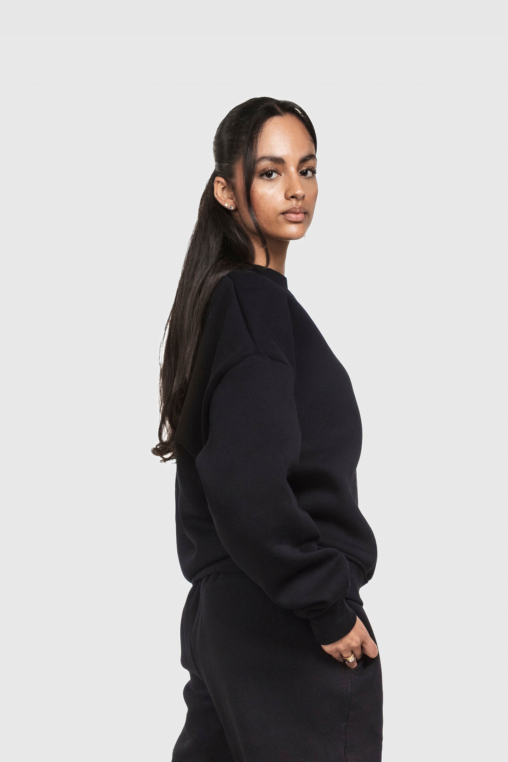 BASIC SWEATER BLACK