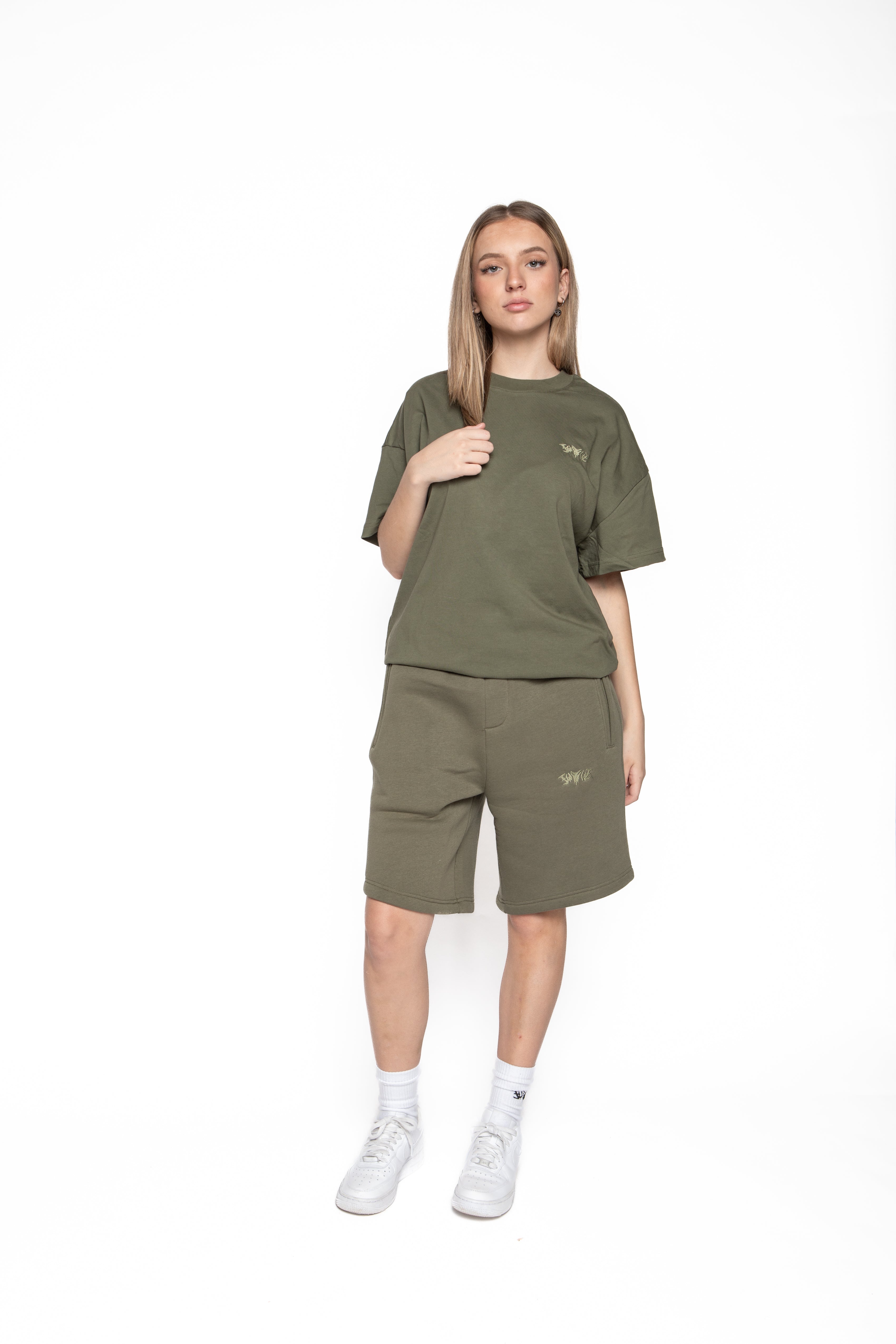BASIC SHORTS OLIVE