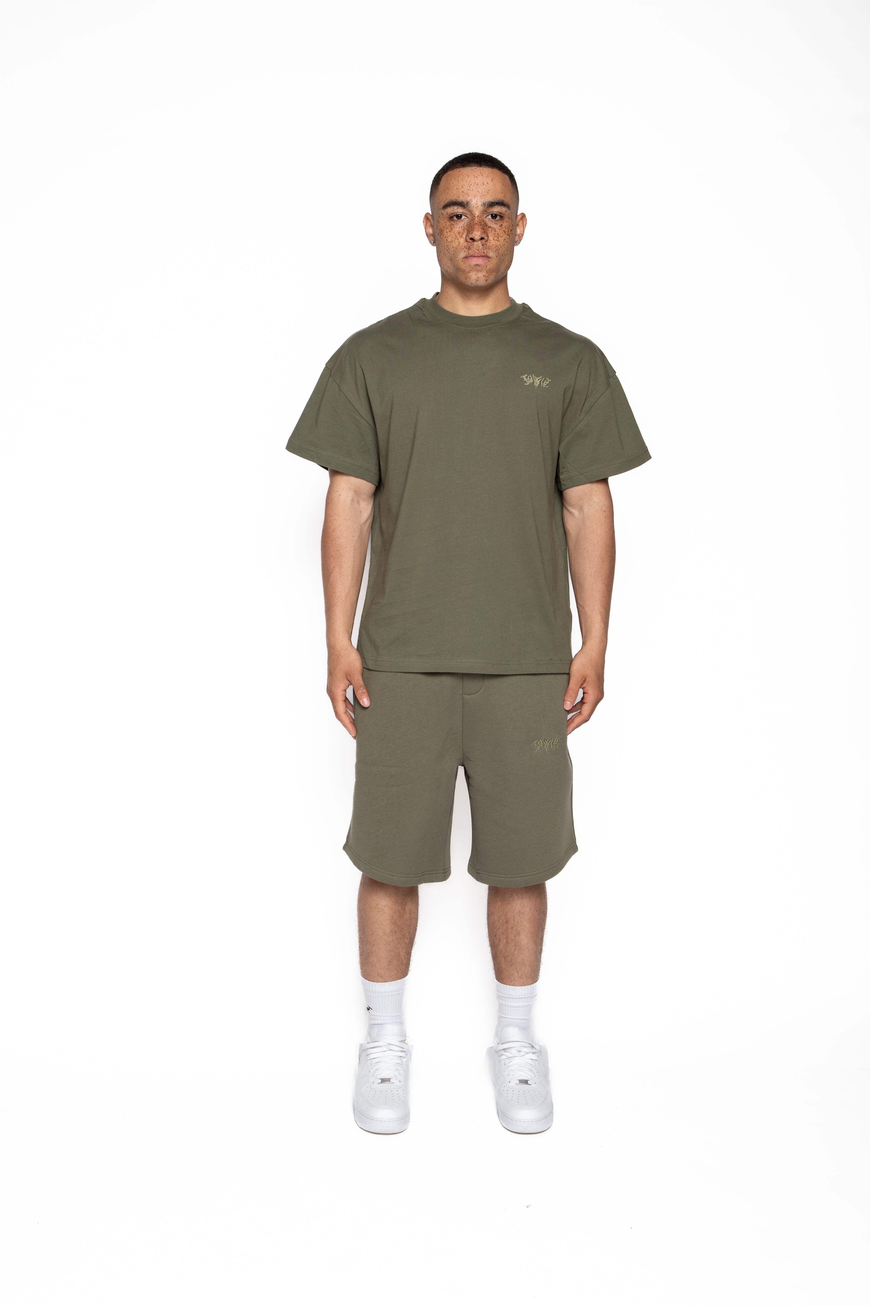 BASIC SHORTS OLIVE