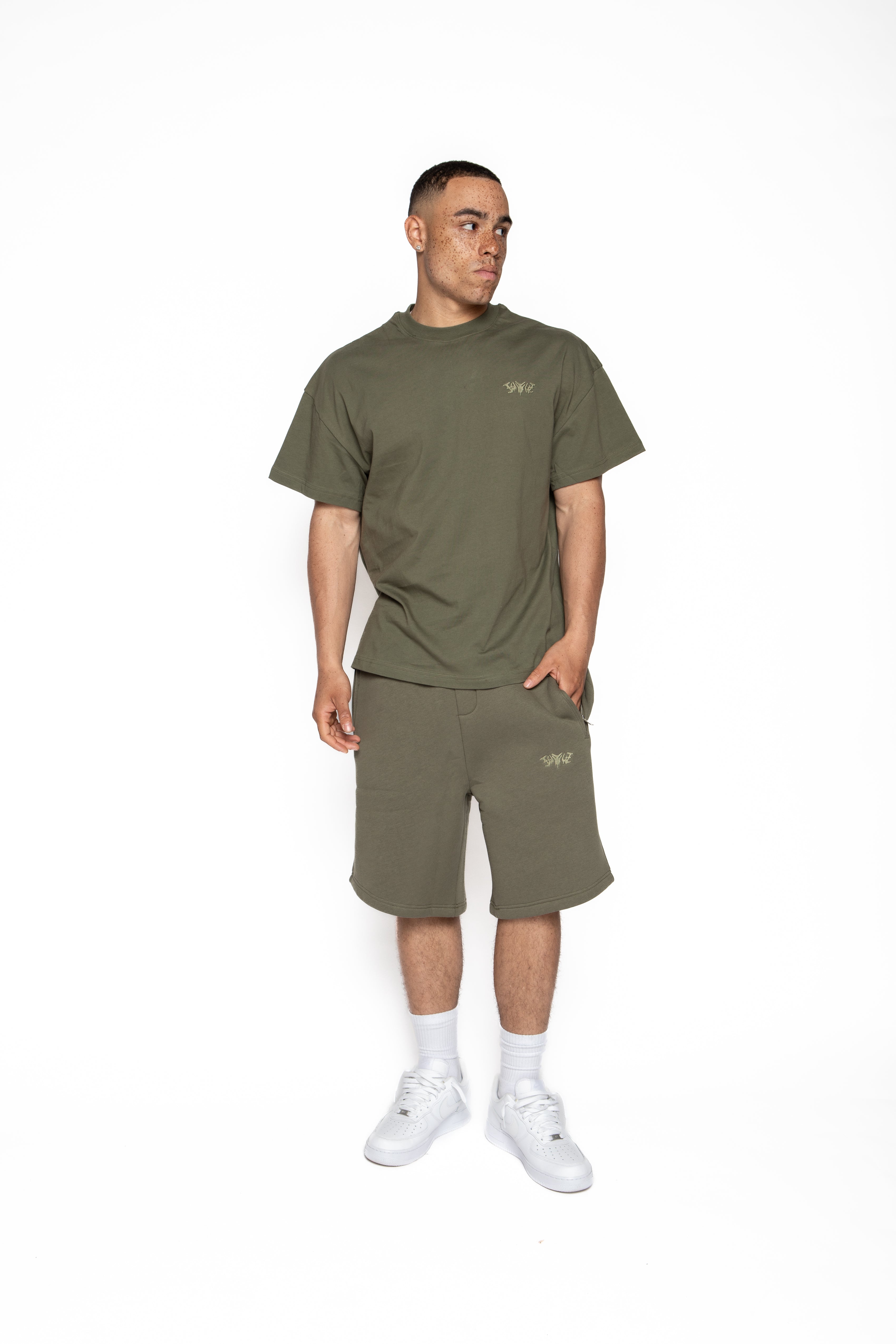 BASIC SHORTS OLIVE