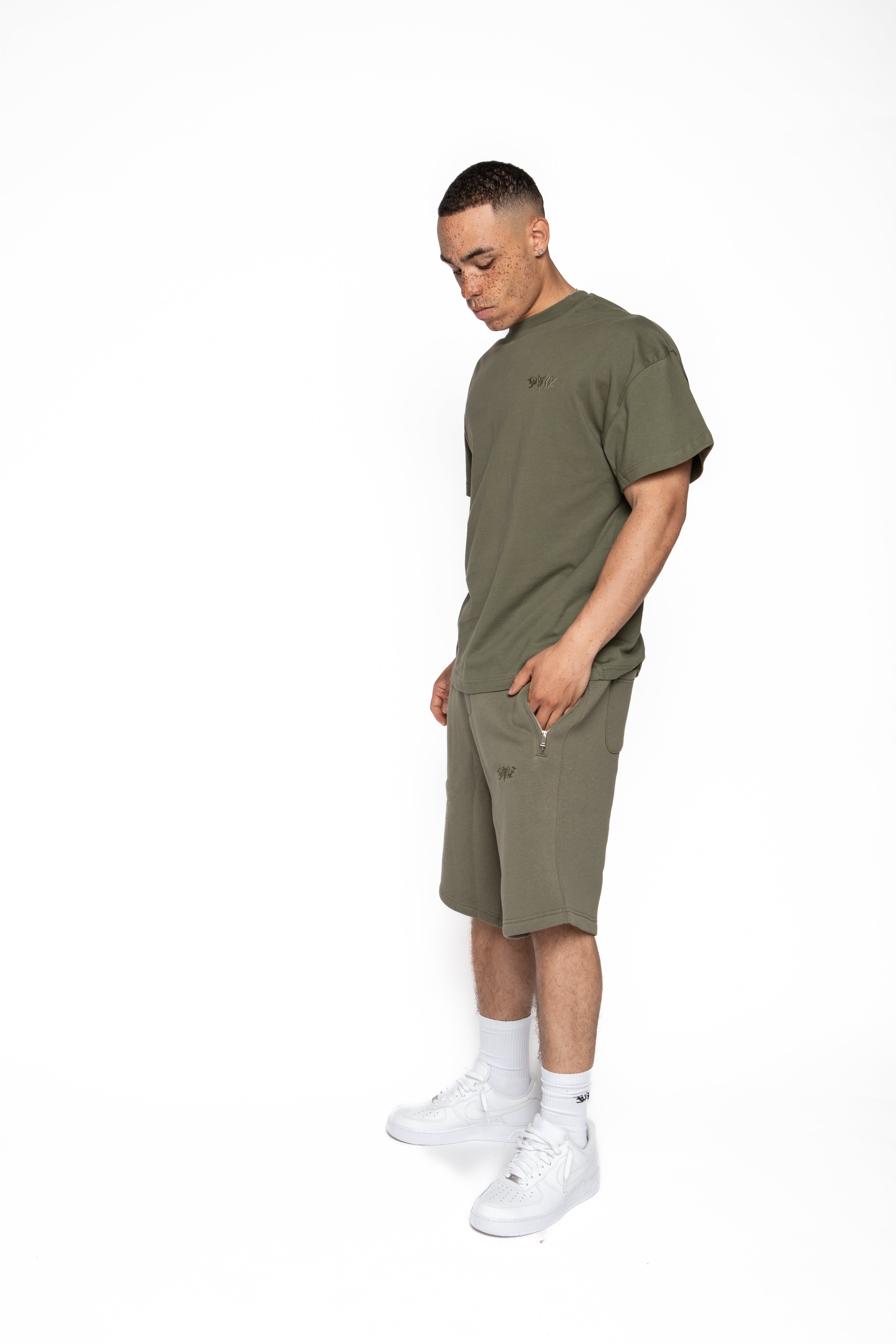 BASIC SHORTS OLIVE