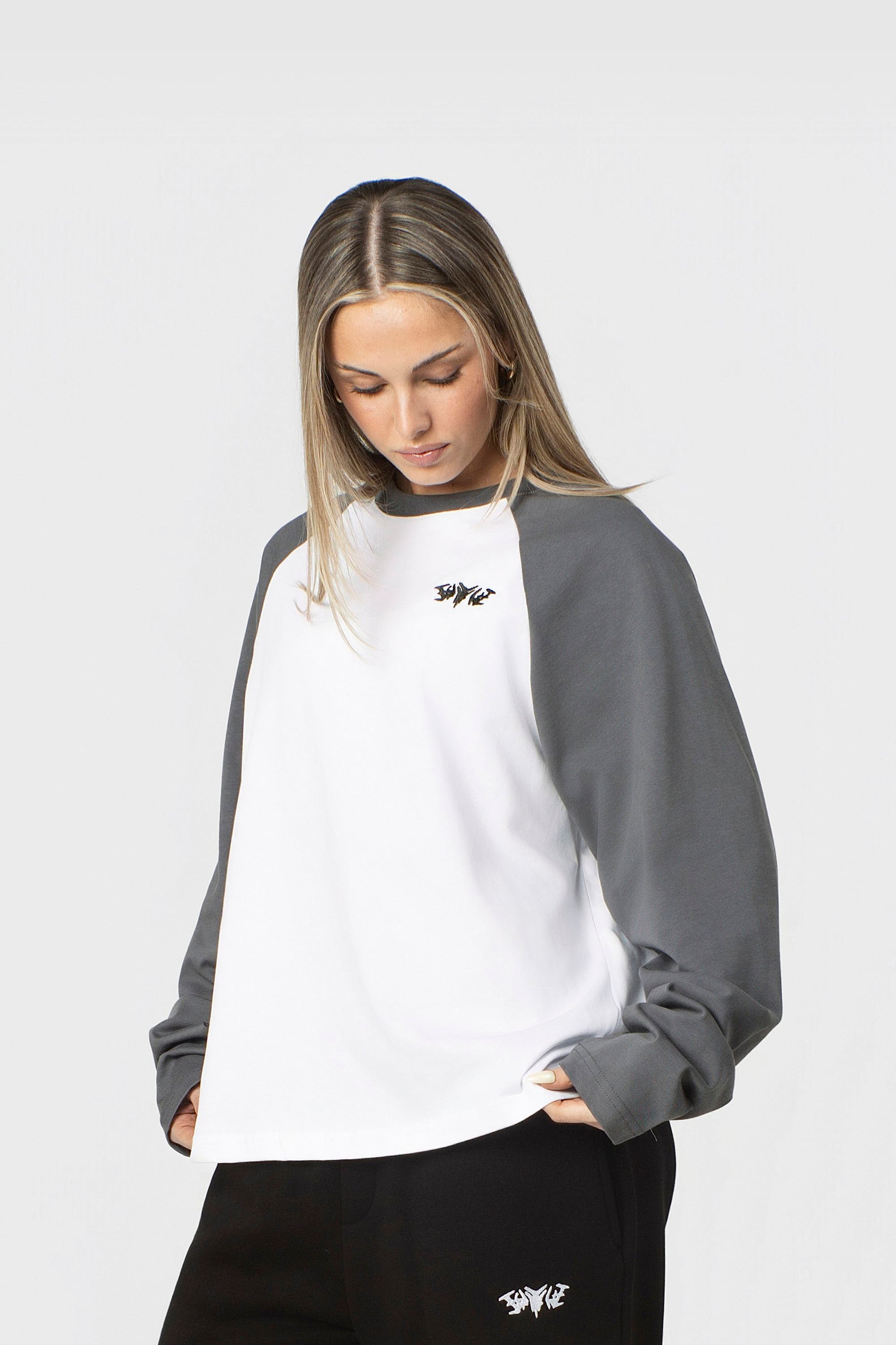 RAGLAN LONGSLEEVE ANTHRAZIT