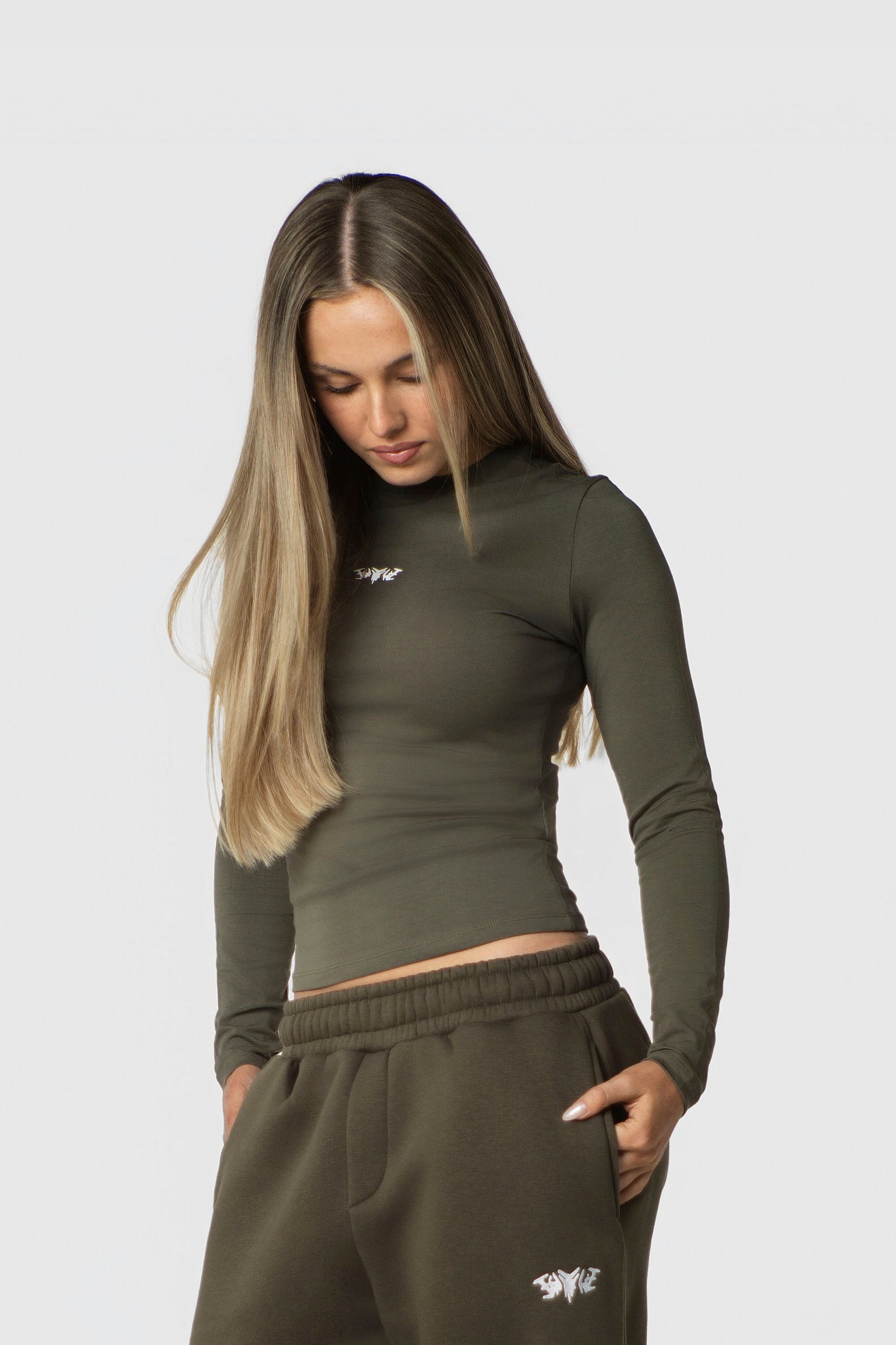 WOMEN LONGSLEEVE OLIVE