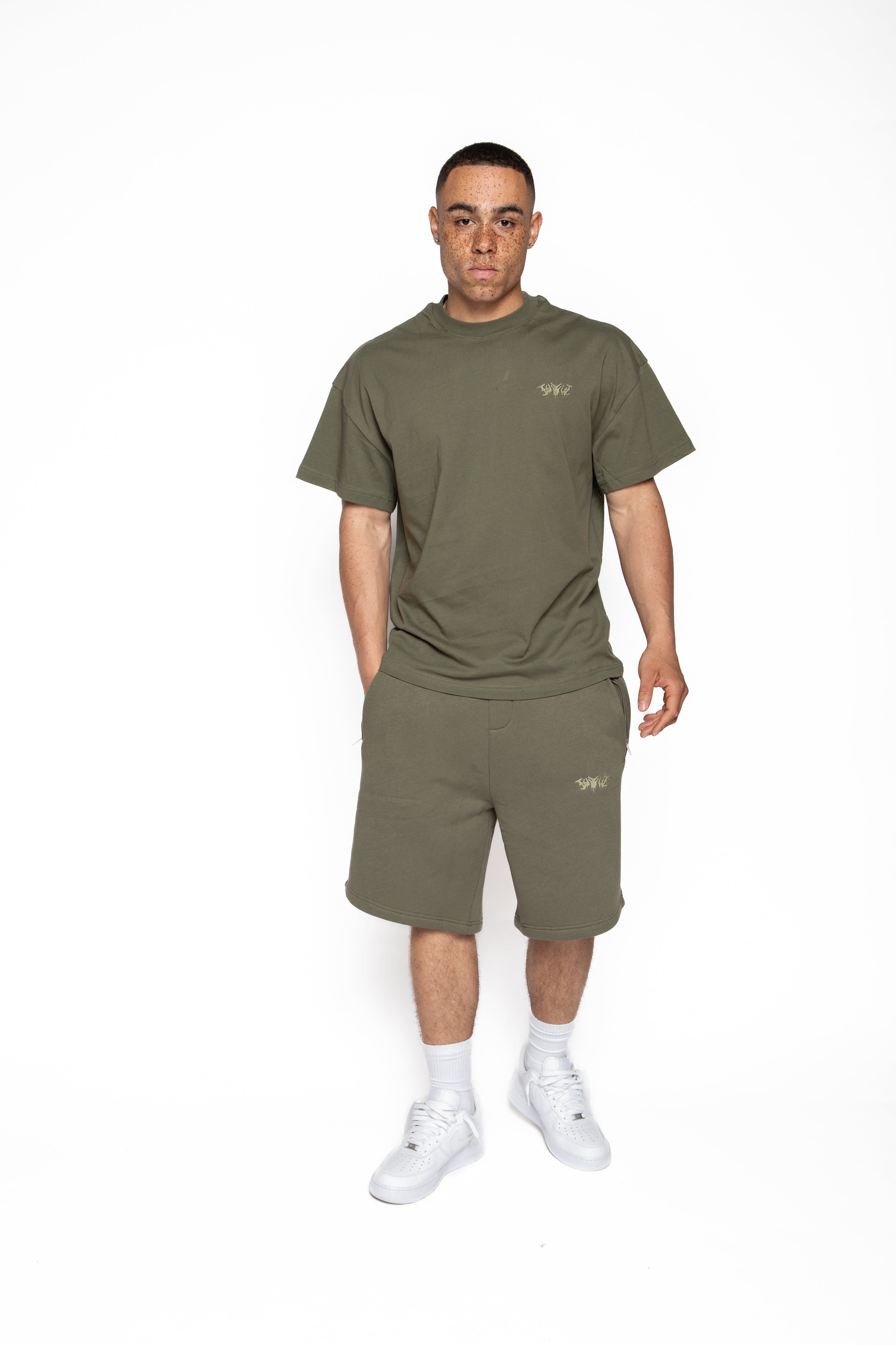 BASIC SHORTS OLIVE